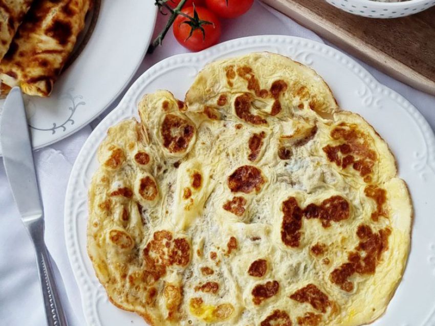 Naleśniki keto z serem białym i boczkiem Naleśniki keto z serem białym i boczkiem