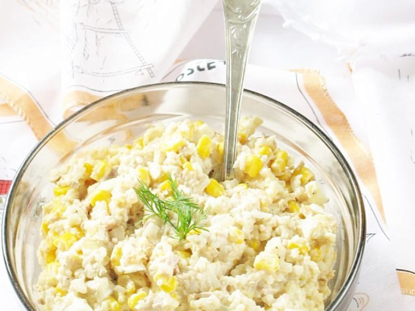 Sałatka ryżowa z tuńczykiem Sałatka ryżowa z tuńczykiem