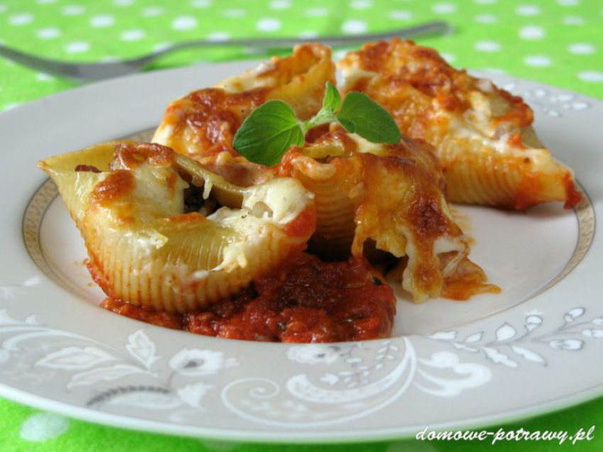 Muszle makaronowe nadziewane mięsem mielonym Muszle makaronowe nadziewane mięsem mielonym