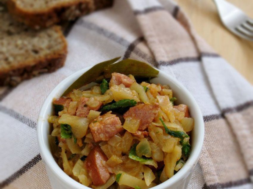 Kapusta duszona z kiełbasą Kapusta duszona z kiełbasą