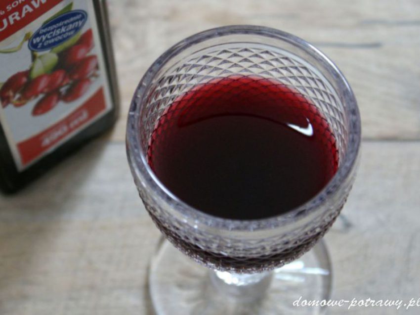 Naturalne soki Oleofarm z owoców żurawiny i czarnej porzeczki Naturalne soki Oleofarm z owoców żurawiny i czarnej porzeczki