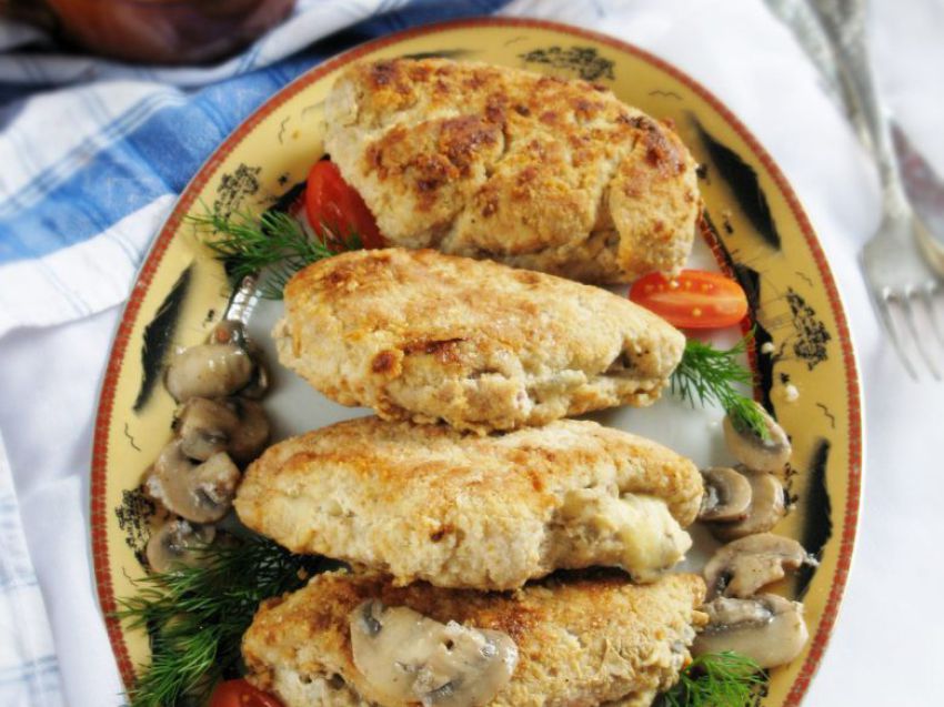 Kotlety schabowe inaczej - z pieczarkami i serem Kotlety schabowe inaczej - z pieczarkami i serem