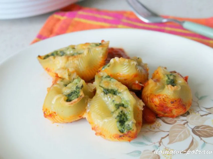 Muszle makaronowe ze szpinakiem i ricottą Muszle makaronowe ze szpinakiem i ricottą
