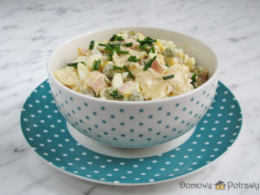 Sałatka makaronowa z szynką i jajkiem Sałatka makaronowa z szynką i jajkiem