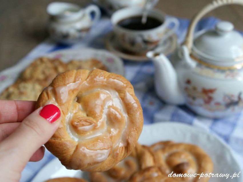Drożdżówki z lukrem Drożdżówki z lukrem