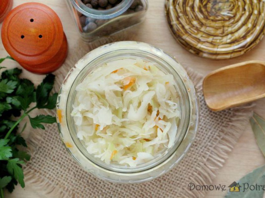 Domowa kapusta kiszona w słoiku Domowa kapusta kiszona w słoiku
