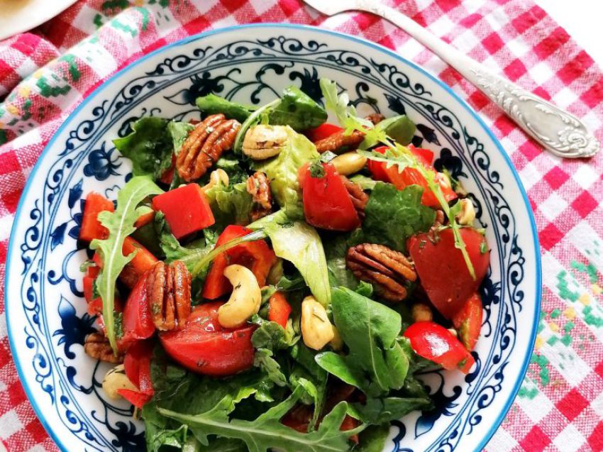 Sałatka z rukolą i papryką Sałatka z rukolą i papryką