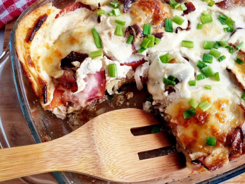 Zapiekanka ziemniaczana z mięsem mielonym i boczkiem Zapiekanka ziemniaczana z mięsem mielonym i boczkiem