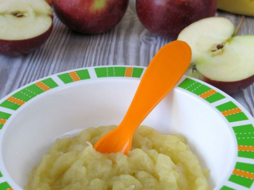 Mus jabłkowy dla dzieci od 6. miesiąca życia Mus jabłkowy dla dzieci od 6. miesiąca życia