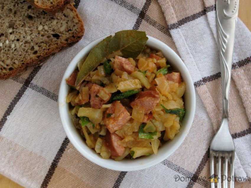 Kapusta duszona z kiełbasą Kapusta duszona z kiełbasą