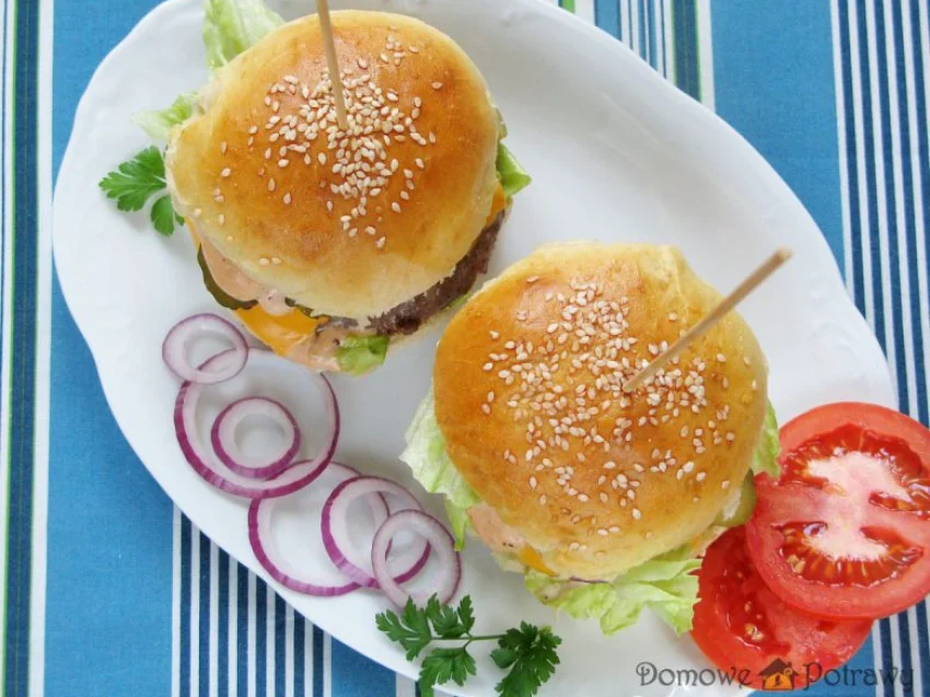 Domowe burgery z wołowiną Domowe burgery z wołowiną