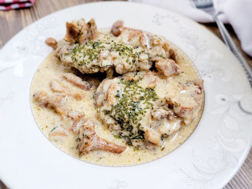 Polędwiczki wieprzowe w sosie kurkowym Polędwiczki wieprzowe w sosie kurkowym