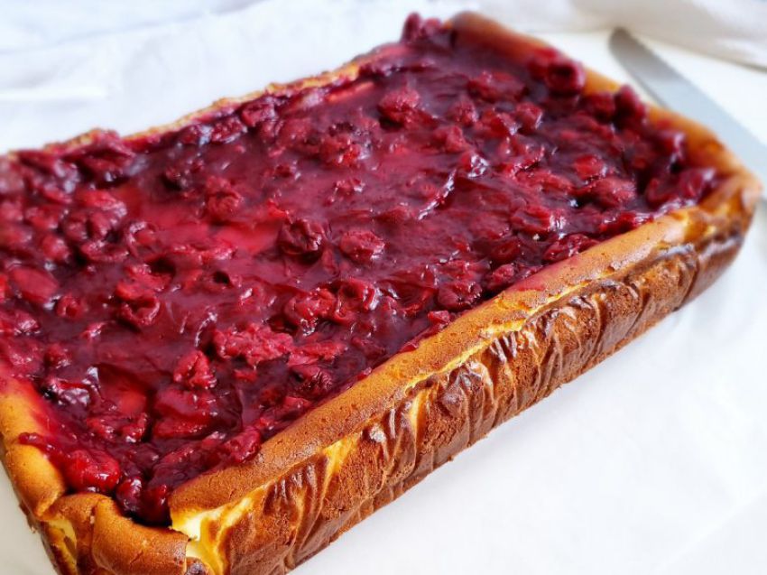 Sernik z frużeliną wiśniową Sernik z frużeliną wiśniową