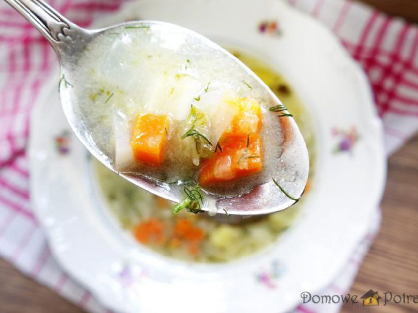 Zupa ogórkowa na skrzydełkach Zupa ogórkowa na skrzydełkach