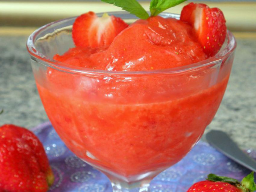 Lodowy sorbet truskawkowy Lodowy sorbet truskawkowy