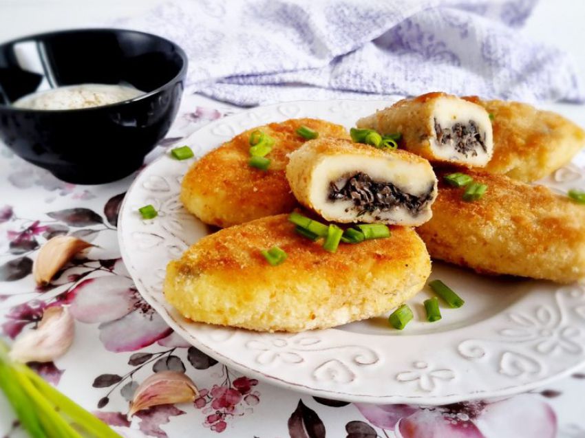 Kotlety ziemniaczane z pieczarkami Kotlety ziemniaczane z pieczarkami