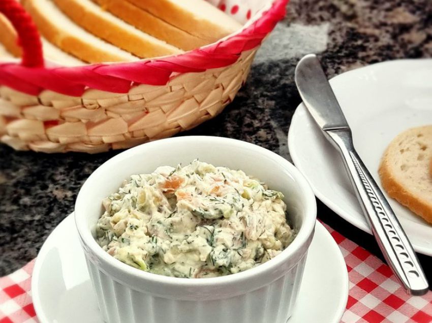 Pasta na kanapki z wędzonym łososiem i awokado Pasta na kanapki z wędzonym łososiem i awokado