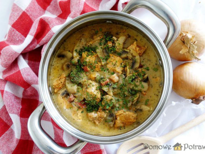 Gulasz z indyka w sosie pieczarkowym Gulasz z indyka w sosie pieczarkowym