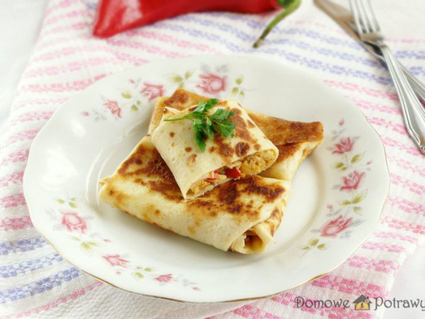 Naleśniki z kurczakiem i serem Naleśniki z kurczakiem i serem