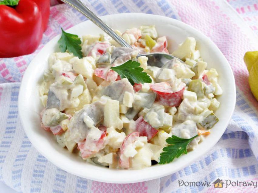Sałatka śledziowa z jajkiem i papryką Sałatka śledziowa z jajkiem i papryką