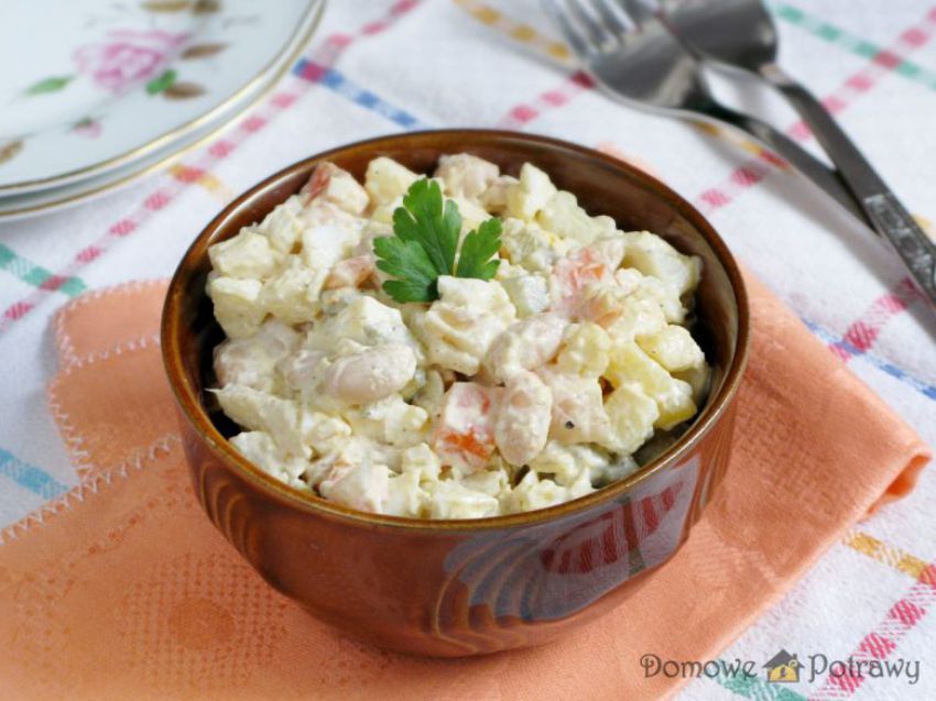 Sałatka jarzynowa z białą fasolą Sałatka jarzynowa z białą fasolą