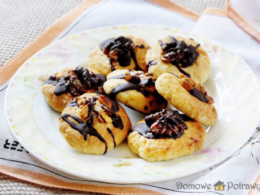 Kruche ciastka z orzechami Kruche ciastka z orzechami