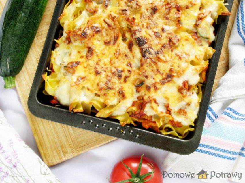Zapiekanka makaronowa z mięsem mielonym i cukinią Zapiekanka makaronowa z mięsem mielonym i cukinią