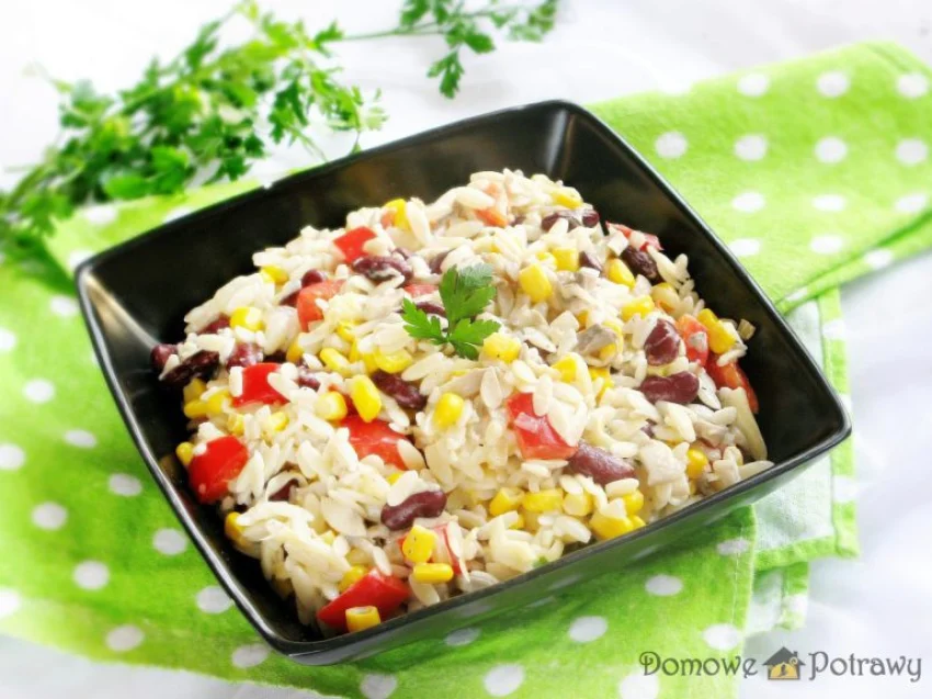 Sałatka z makaronem ryżowym orzo Sałatka z makaronem ryżowym orzo