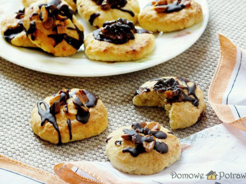 Kruche ciastka z orzechami Kruche ciastka z orzechami