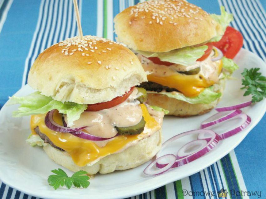 Domowe burgery z wołowiną Domowe burgery z wołowiną