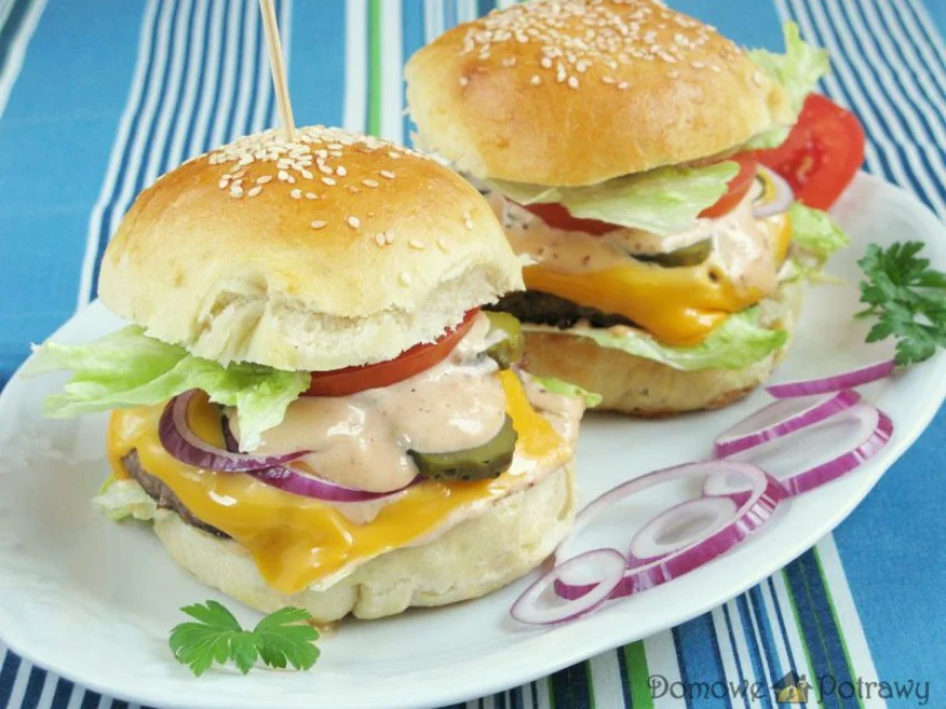 Domowe burgery z wołowiną Domowe burgery z wołowiną