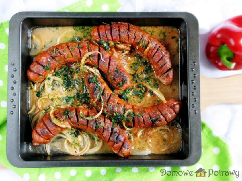 Kiełbasa pieczona w piekarniku Kiełbasa pieczona w piekarniku