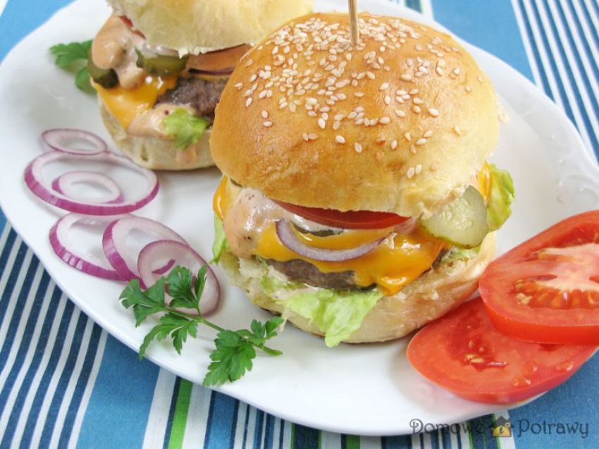 Domowe burgery z wołowiną Domowe burgery z wołowiną