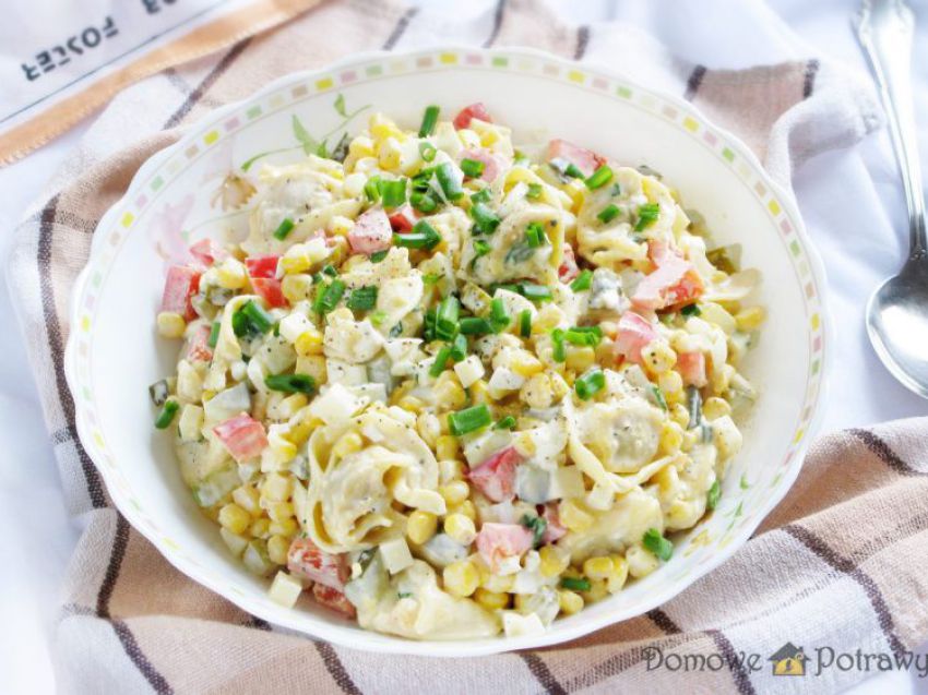 Sałatka z tortellini z jajkiem Sałatka z tortellini z jajkiem