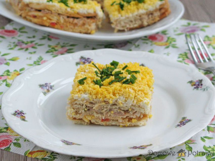 Sałatka na krakersach z tuńczykiem Sałatka na krakersach z tuńczykiem