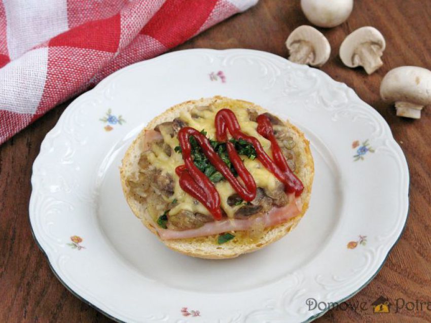 Bułki zapiekane z szynką i serem Bułki zapiekane z szynką i serem