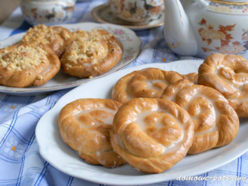 Drożdżówki z lukrem Drożdżówki z lukrem