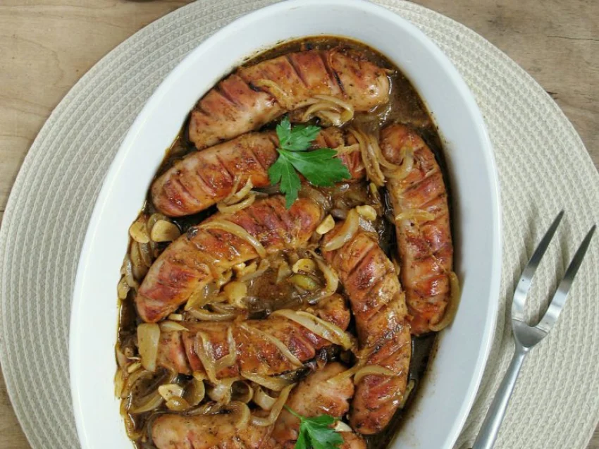 Biała kiełbasa pieczona w piwie Biała kiełbasa pieczona w piwie
