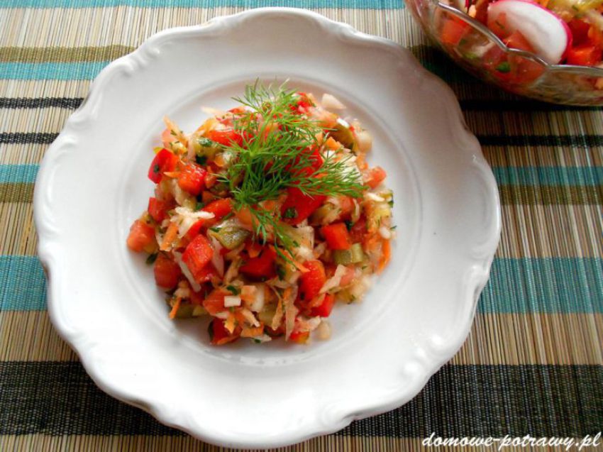 Sałatka z papryką i pomidorem „Samo zdrowie” Sałatka z papryką i pomidorem „Samo zdrowie”