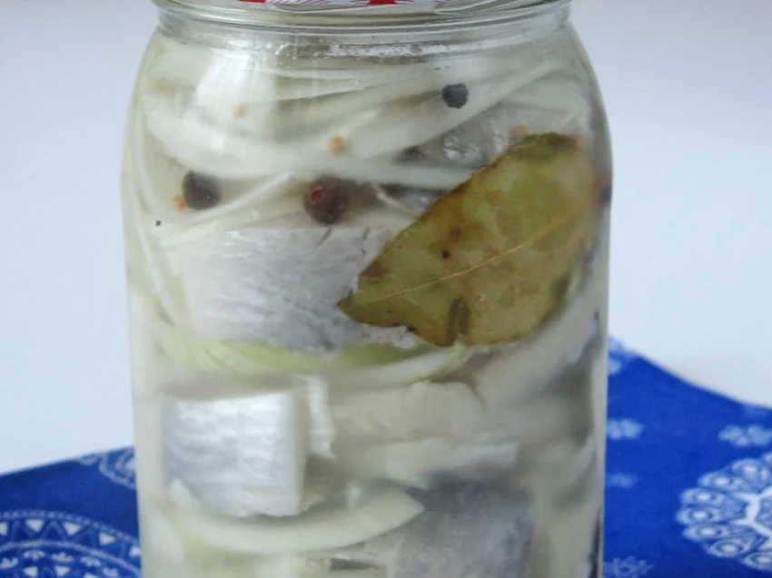 Śledzie marynowane w occie Śledzie marynowane w occie