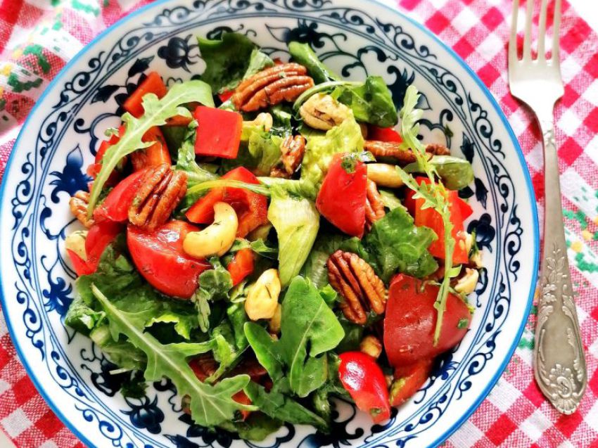 Sałatka z rukolą i papryką Sałatka z rukolą i papryką