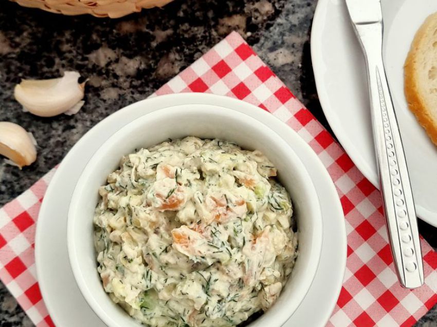 Pasta na kanapki z wędzonym łososiem i awokado Pasta na kanapki z wędzonym łososiem i awokado