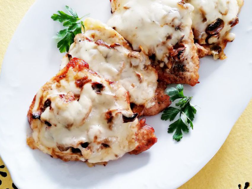 Schab zapiekany z pieczarkami i serem Schab zapiekany z pieczarkami i serem
