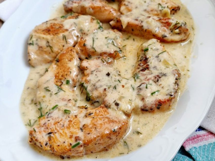 Polędwiczki z indyka w sosie koperkowym Polędwiczki z indyka w sosie koperkowym