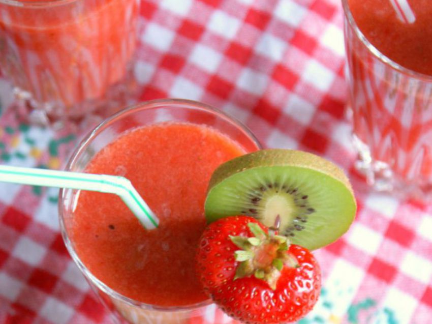 Smoothie truskawkowe z kiwi Smoothie truskawkowe z kiwi