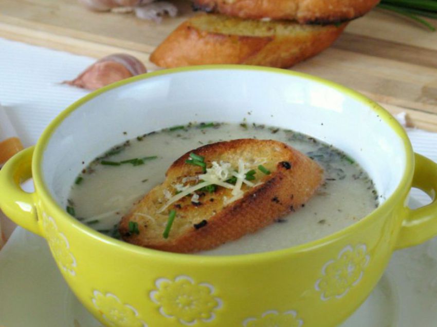 Zupa-krem czosnkowa Zupa-krem czosnkowa