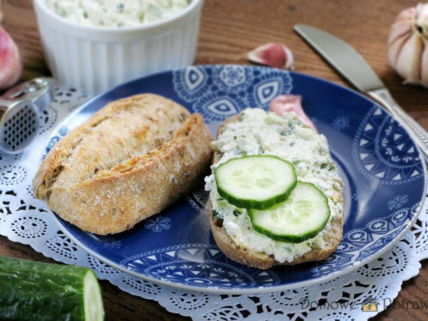 Twarożek z czosnkiem i pietruszką Twarożek z czosnkiem i pietruszką