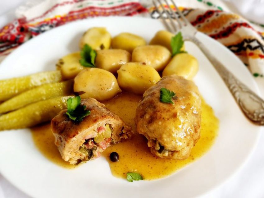 Zrazy z mięsa mielonego z boczkiem i ogórkiem Zrazy z mięsa mielonego z boczkiem i ogórkiem