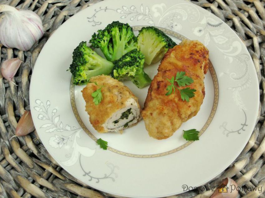 Roladki drobiowe z czosnkiem i pietruszką Roladki drobiowe z czosnkiem i pietruszką