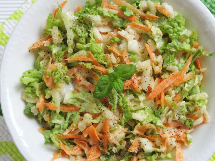 Surówka z kapusty pekińskiej i marchewki Surówka z kapusty pekińskiej i marchewki